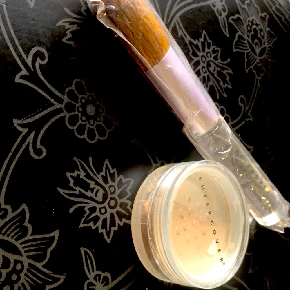 Sheer Cover Latte SPF 15 Foundation w/Brush